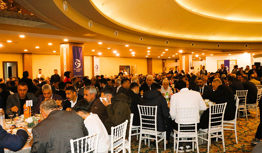 Adana'da Erbakan İzdihamı! Haberi2