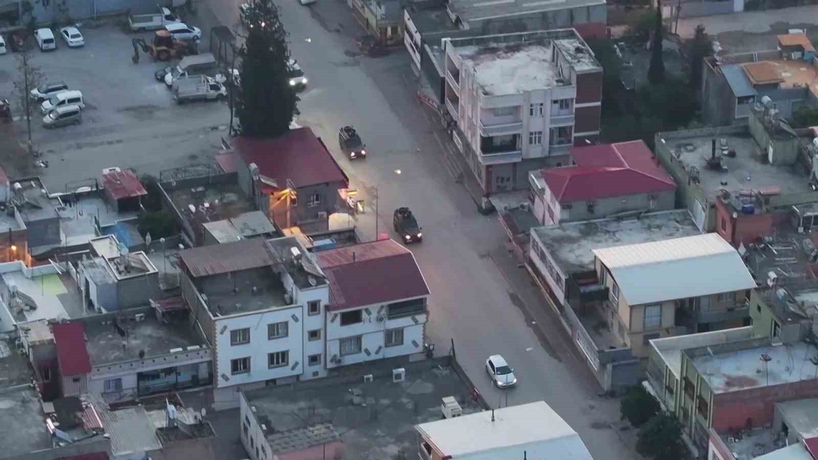 Adana’da Şafak Baskını! 16 Adrese Eş Zamanlı Operasyon