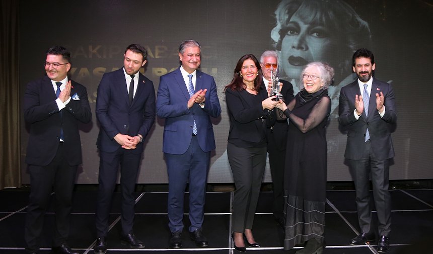 Çeyrek Asırlık Ödül Meral Çetinkaya’nın