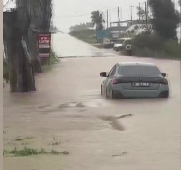 Adana’da Hayat Durma Noktasına Geldi! Karataş Sular Altında