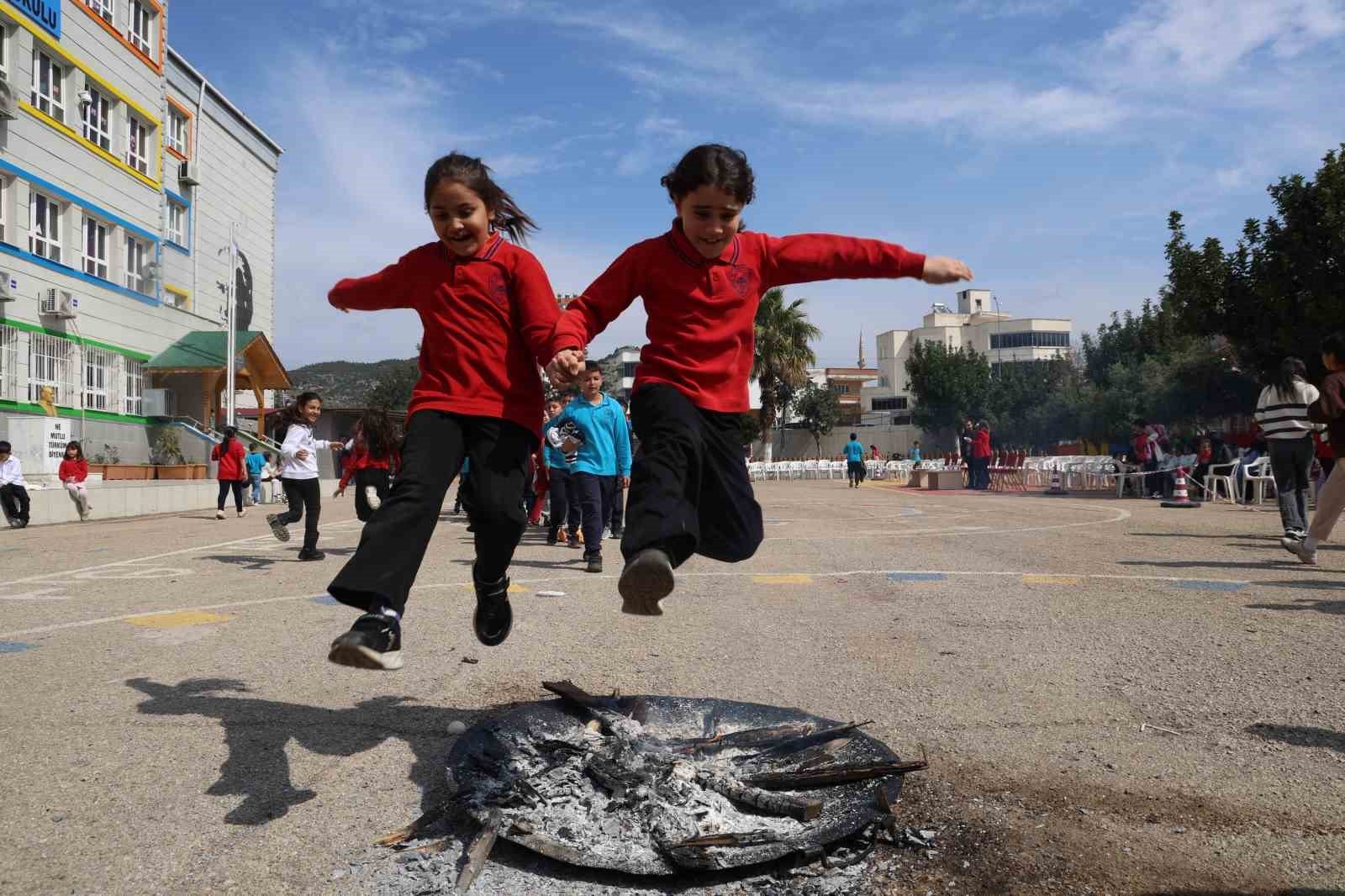 Gelenekler Canlandı! Kozan’da Nevruz Coşkusu Zirve Yaptı
