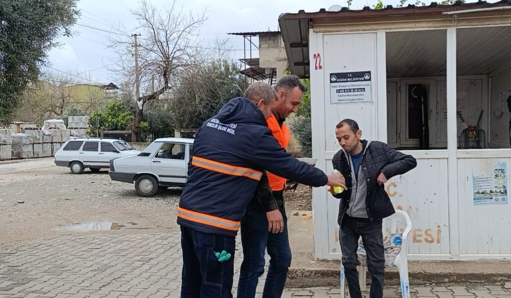 Kozan’da Temizlik İşçilerinden Alkışlatan Bayram Hareketi