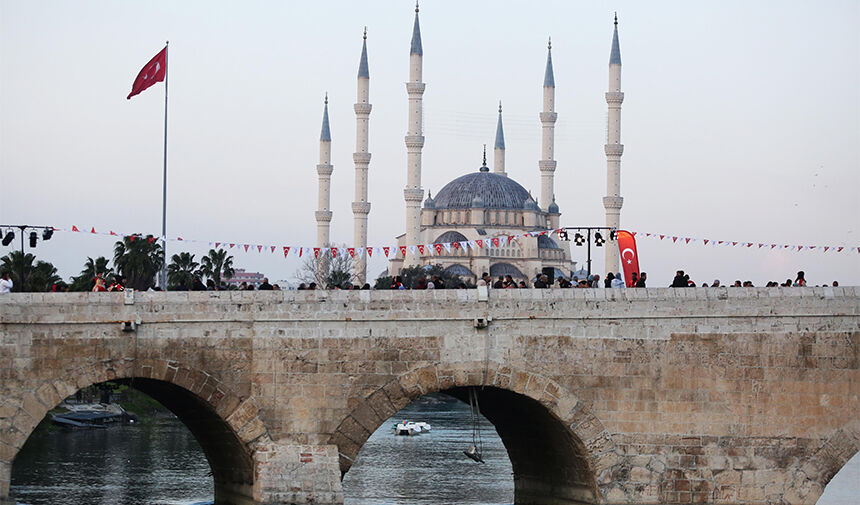 Tarihi Köprüde İftar Haberi3