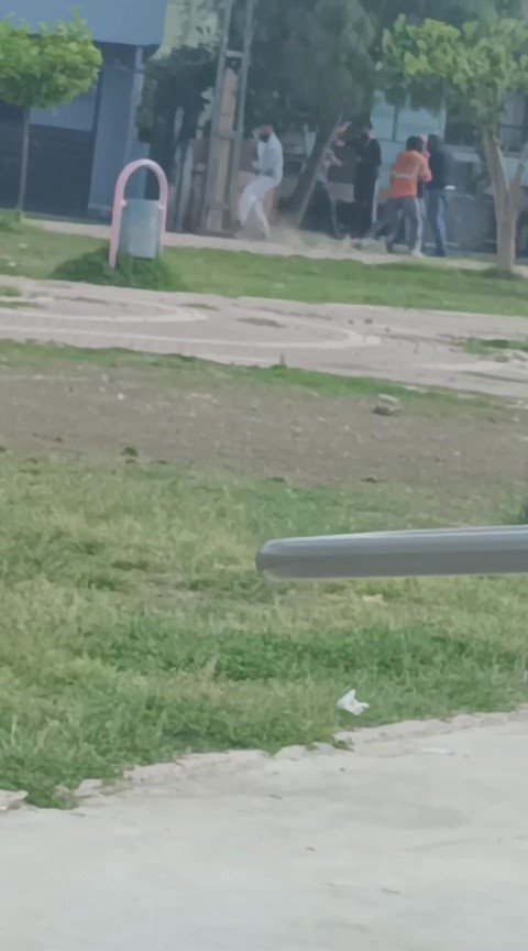 Adana’da Sokak Ortasında Dehşet! Sopalar ve Tüfekler Konuştu