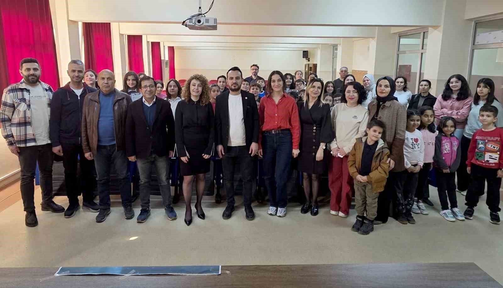 İnternetteki Yalanları Ortaya Çıkaran Proje! Öğrenciler “Dedektif” Oluyor