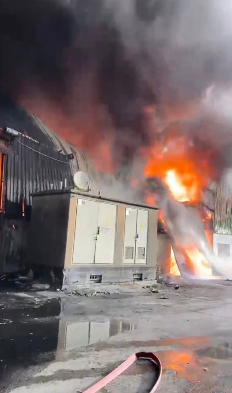 Adana’da Patlama Sesleri! Fabrika Yangını Korkuttu