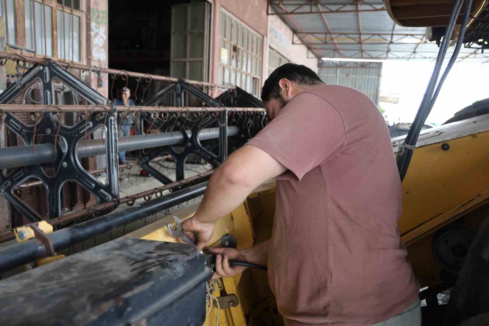 Kozan’da Hasat Alarmı! Biçerdöverler Sezon Öncesi Bakıma Girdi