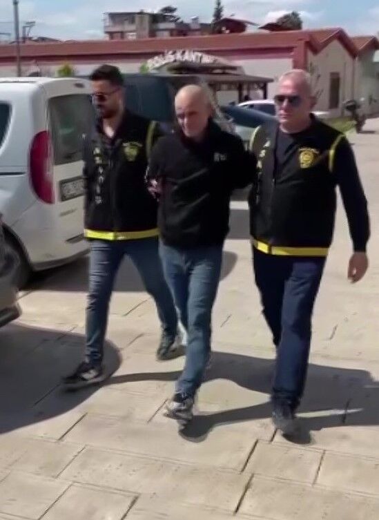 Önce Keyif Yaptı; Sonra Çaldı!