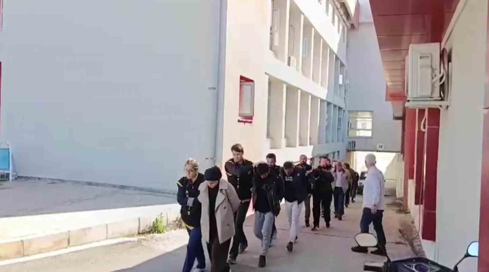 Adana Merkezli Dev Operasyon! 14 Milyonluk Dolandırıcılık Şebekesi Çökertildi
