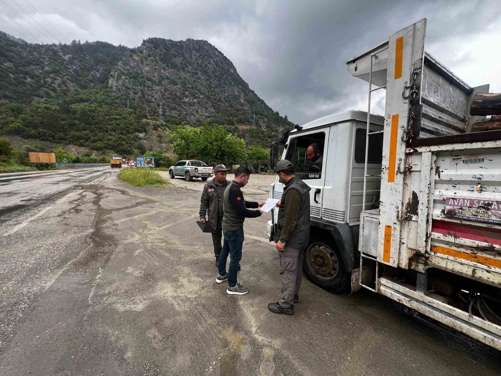 Adana’da Orman Alarmı! 36 Araç Tek Tek Durduruldu