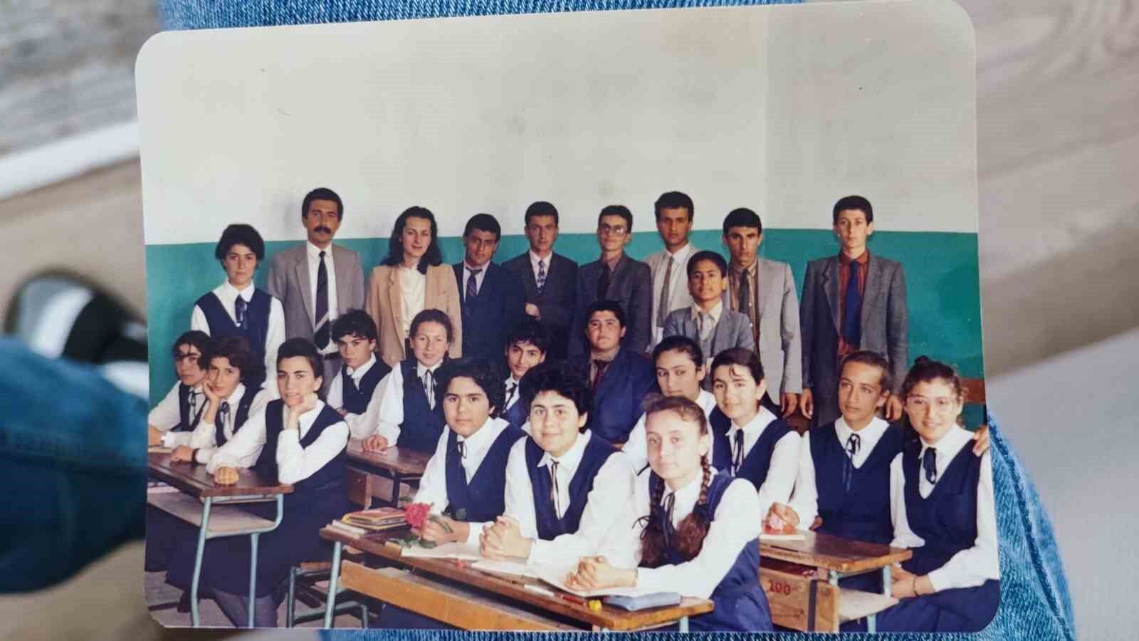 45 Yıllık Öğretmene Unutulmaz Veda! Eşinin Sürprizi Gözyaşlarına Boğdu