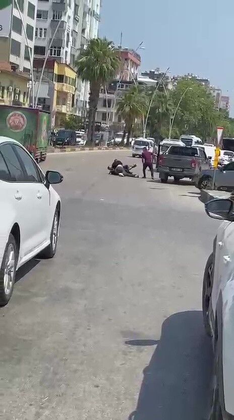 Adana'da Yol Kenarında Dehşet! Kavgada Pompalı Tüfek Ortaya Çıktı