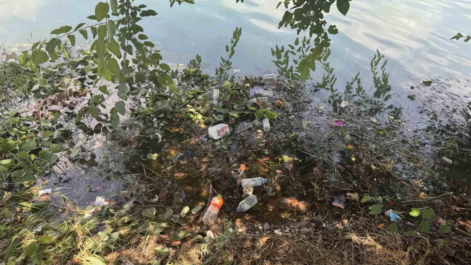 Adana'nın Kalbindeki Görüntü Tepki Çekti! Seyhan Nehri Alarm Veriyor