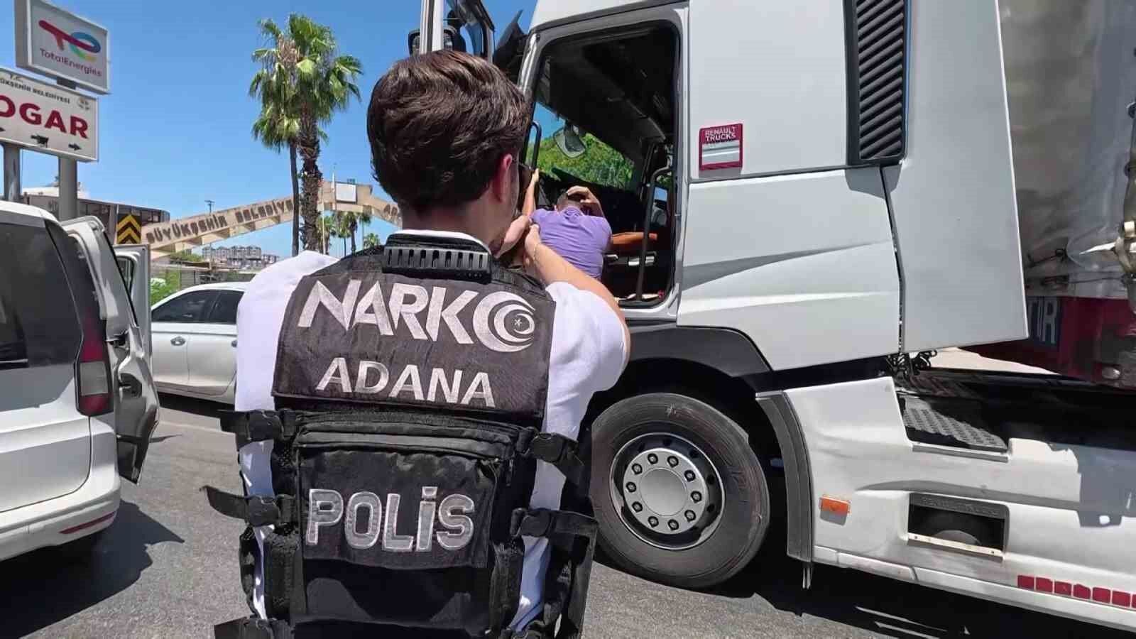 Adana'da Dev Uyuşturucu Operasyonu! Tırdan 1 Milyon 800 Bin Hap Çıktı