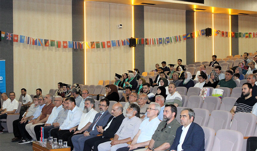 Adana'da Uluslararası Öğrencilerin Duygu Dolu Mezuniyeti 3