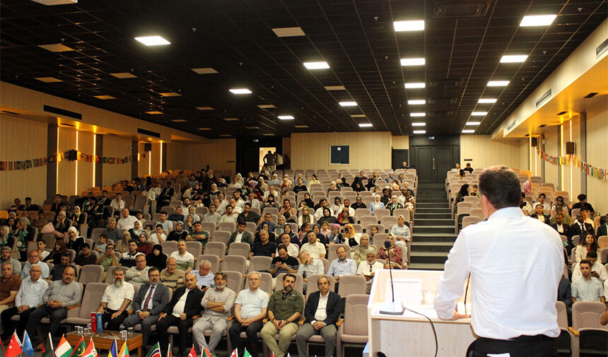 Adana'da Uluslararası Öğrencilerin Duygu Dolu Mezuniyeti 4
