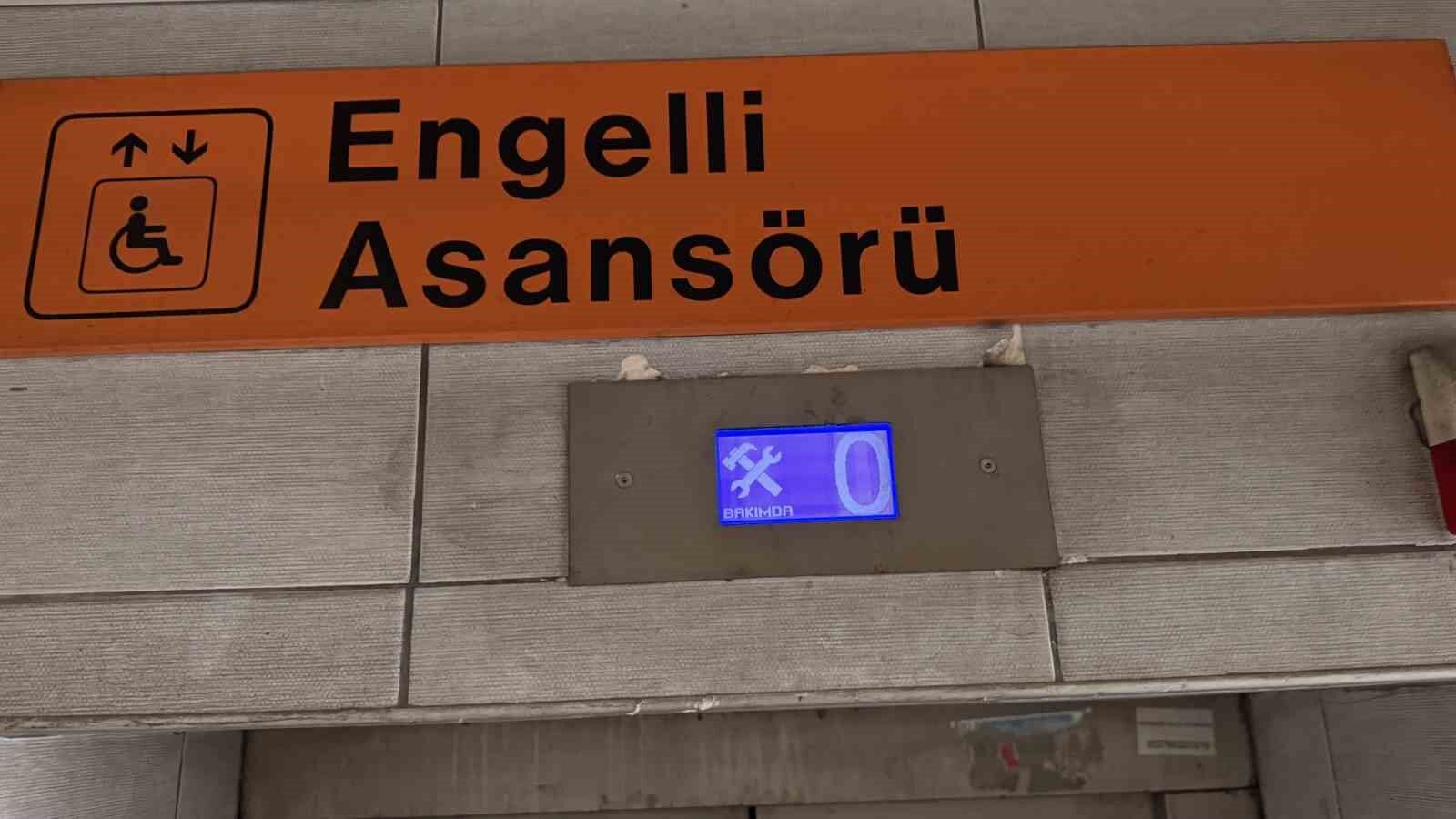 Adana'da Engellilerin İsyanı! "Asansör Var Ama Kullanamıyoruz"