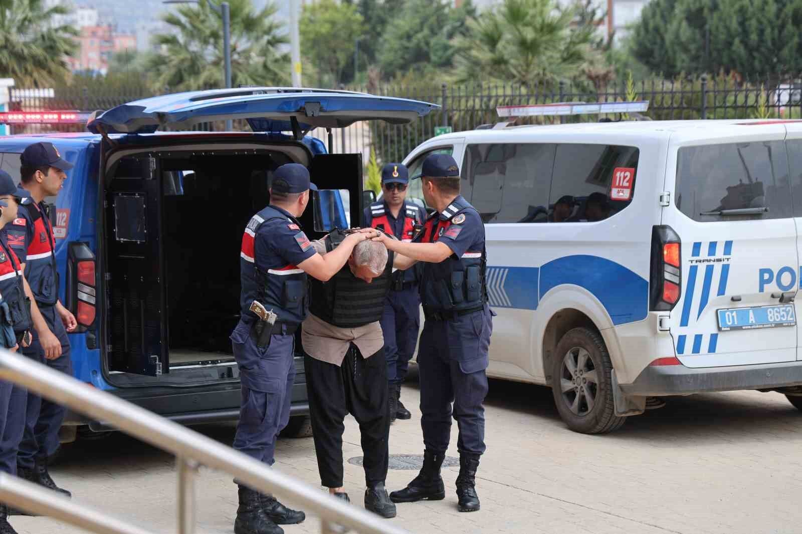 Kozan’daki Çifte Cinayet Şüphelisi Adliyeye Sevk Edildi