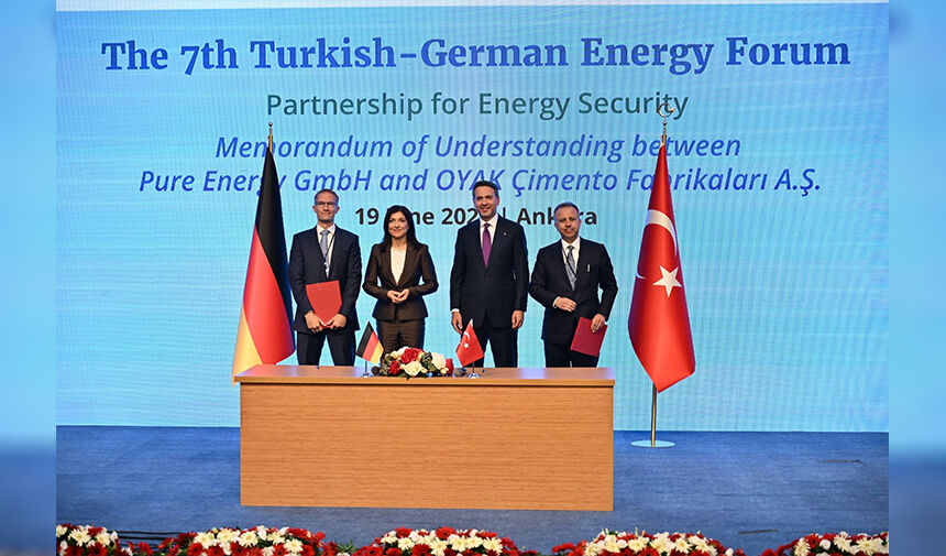 O Y A K Çimento Ile Almanya Merkezli Temiz Teknoloji Şirketi Pure Energy, 7. Türk Alman Enerji Forumu Kapsamında Iş Birliği Protokolü Imzaladı. 3