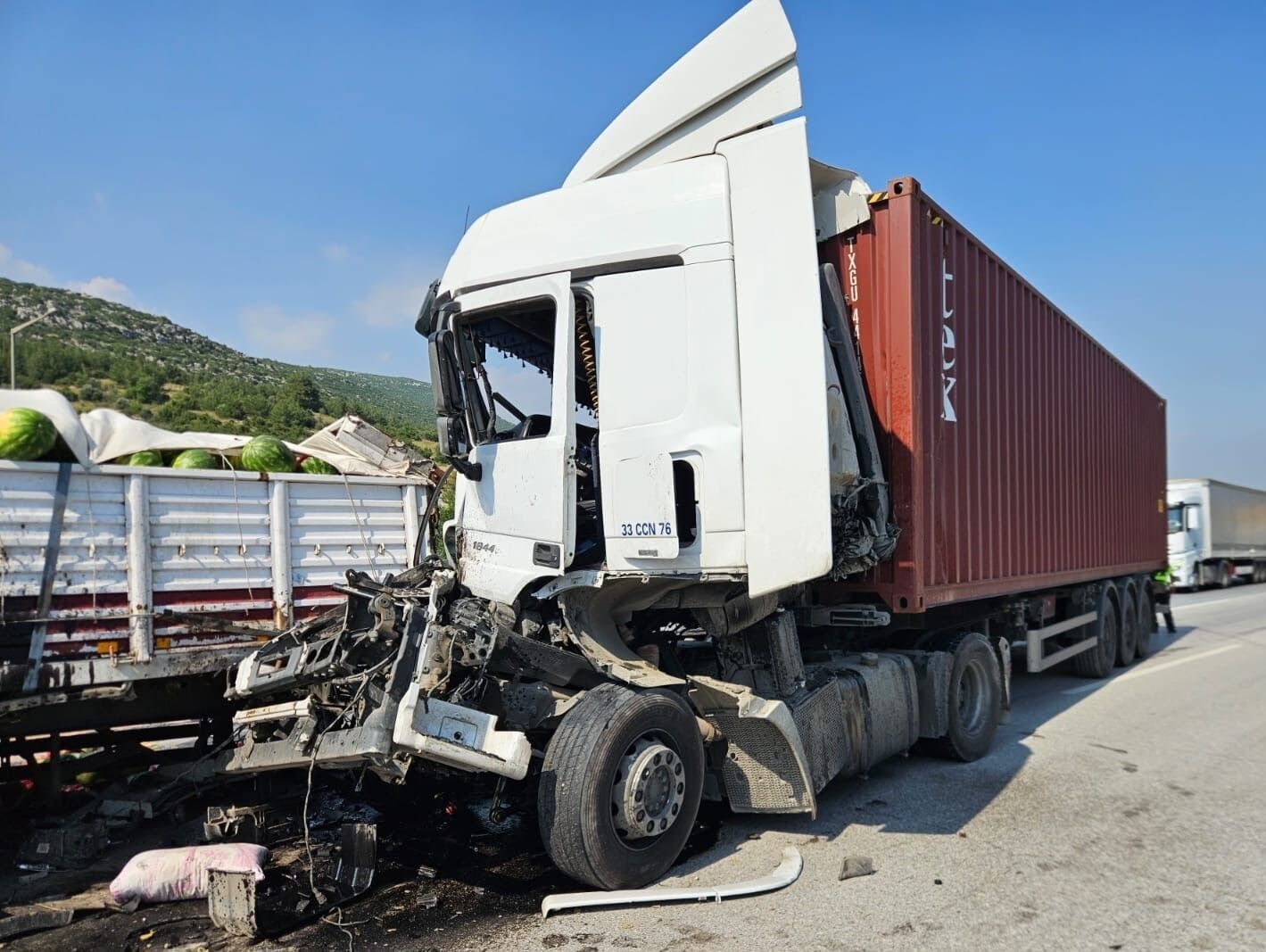 Adana Otoyolunda Feci Tır Kazası! Sürücü Hastanelik Oldu