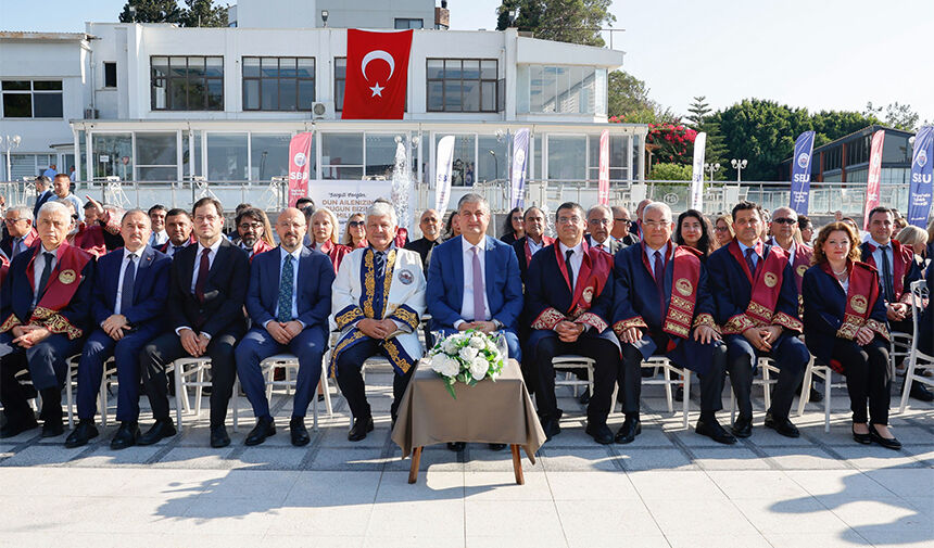 S B Ü Adana Tıp Fakültesi’nde Duygu Dolu Mezuniyet Töreni 2