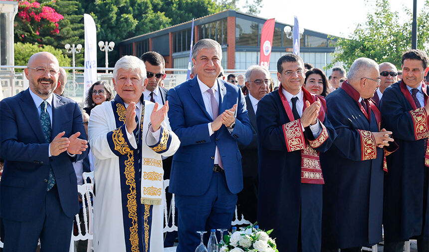 S B Ü Adana Tıp Fakültesi’nde Duygu Dolu Mezuniyet Töreni 3