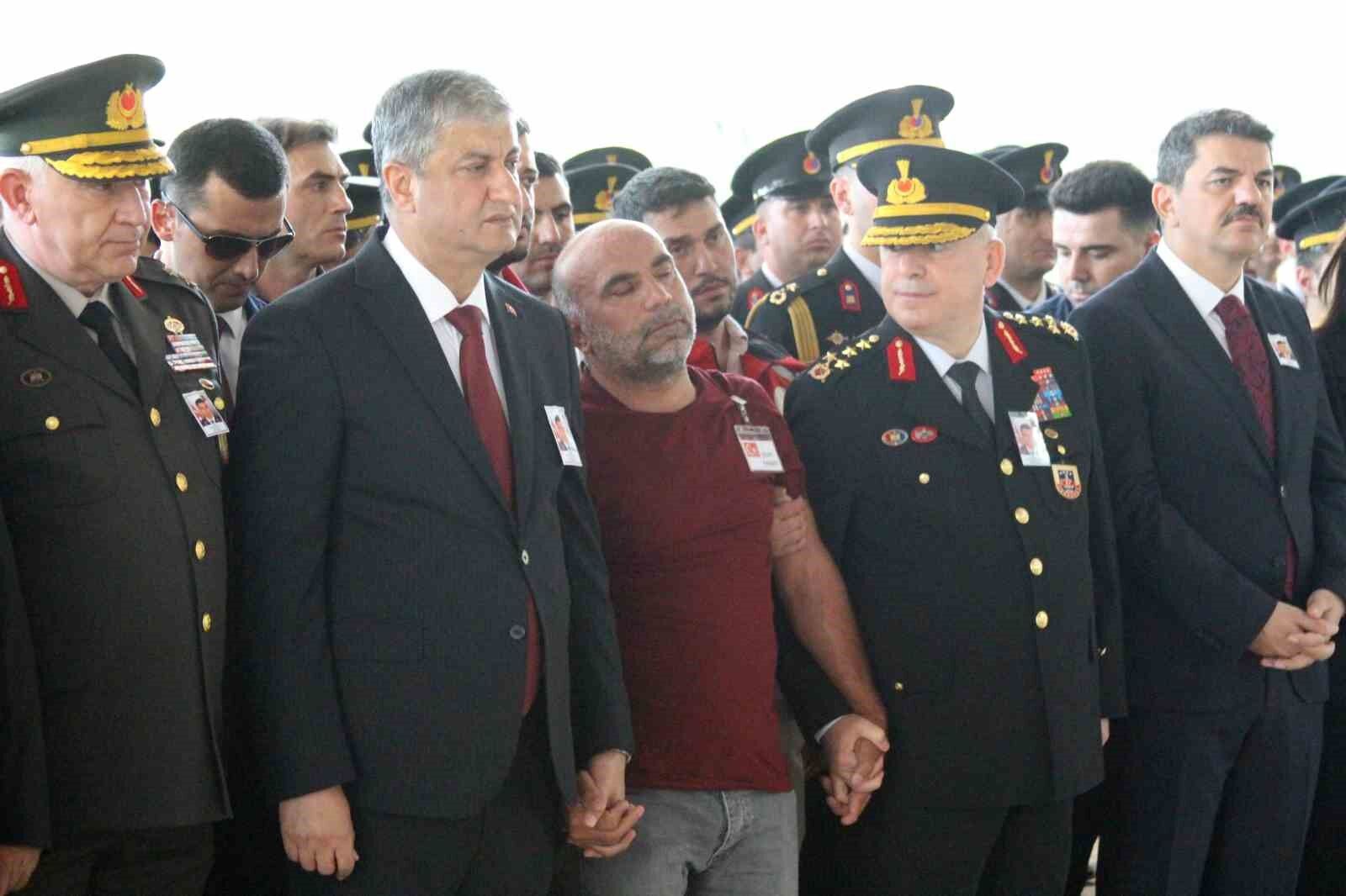 Şehit Oğlunun Tabutuna Koşan Babanın Feryadı Yürekleri Dağladı