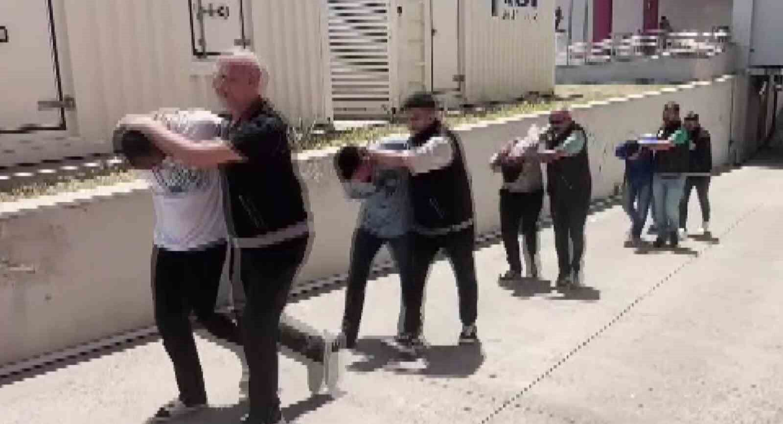 Adana'da Şafak Operasyonu! Binlerce Uyuşturucu Hap Ele Geçirildi
