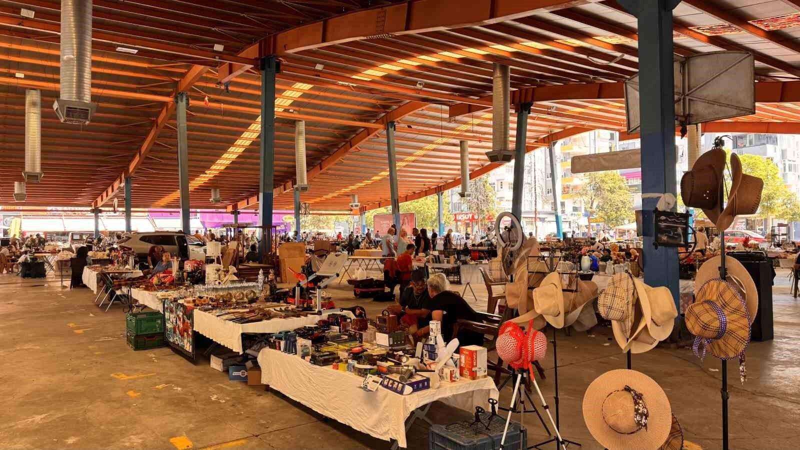 Adana'daki Antika Pazarı Geçmişi Günümüze Taşıyor
