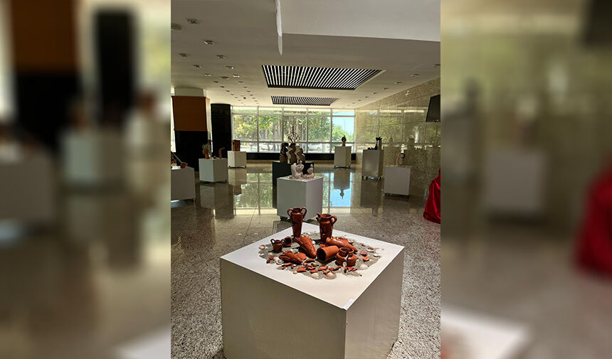 Çukurova Üniversitesi Güzel Sanatlar Fakültesi'nde Mezuniyet Sergisi Düzenlendi 3