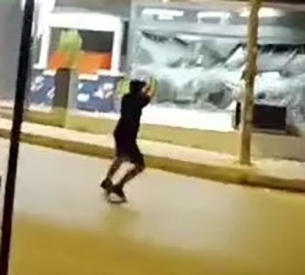 Gece Yarısı Silahlı Saldırı! Güvenlik Kameraları Her Şeyi Kaydetti