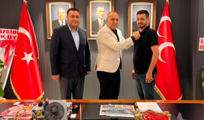 M H P Adana'da Dikkat Çeken Hareketlilik 35 Kişi Aynı Anda Partiye Katıldı 2