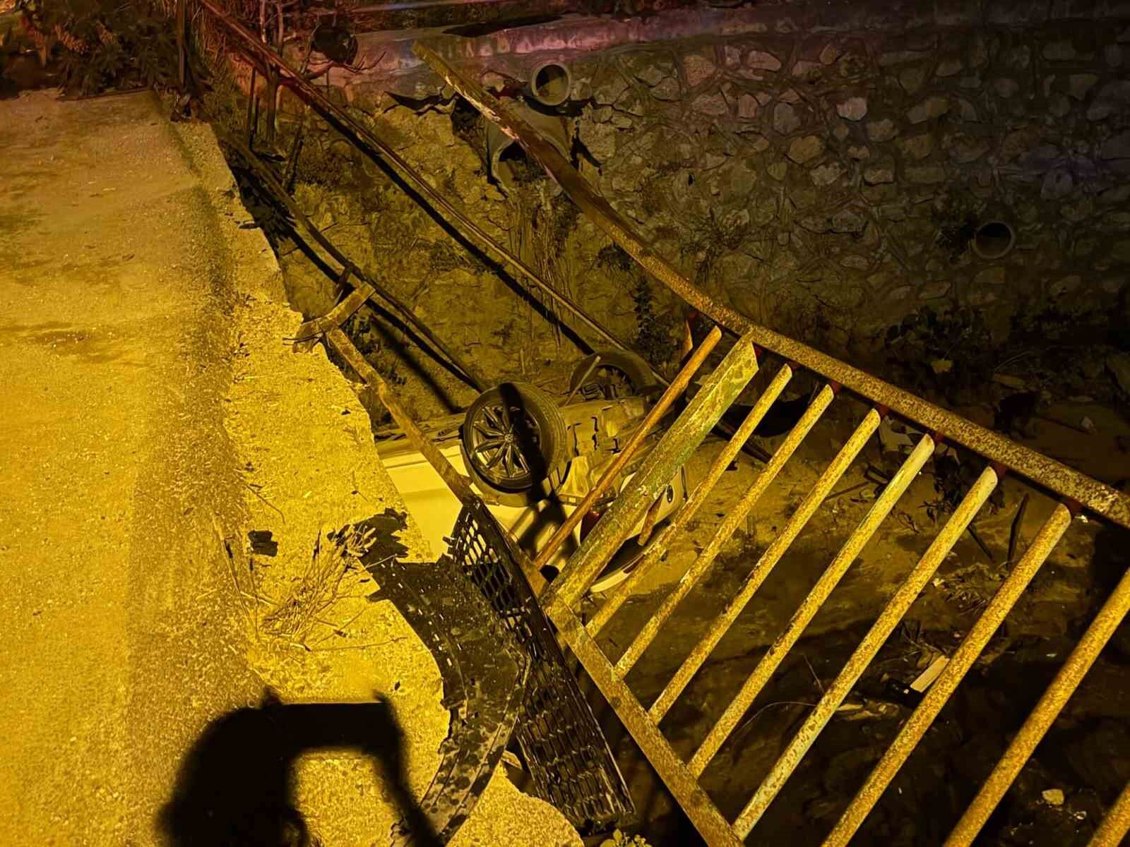 Kozan'da Korkutan Kaza! Otomobil Dere Yatağına Uçtu