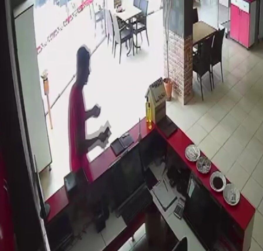Adana'da Pes Dedirten Yöntem: Restoran ve Camiyi Aynı Bahane ile Soydu