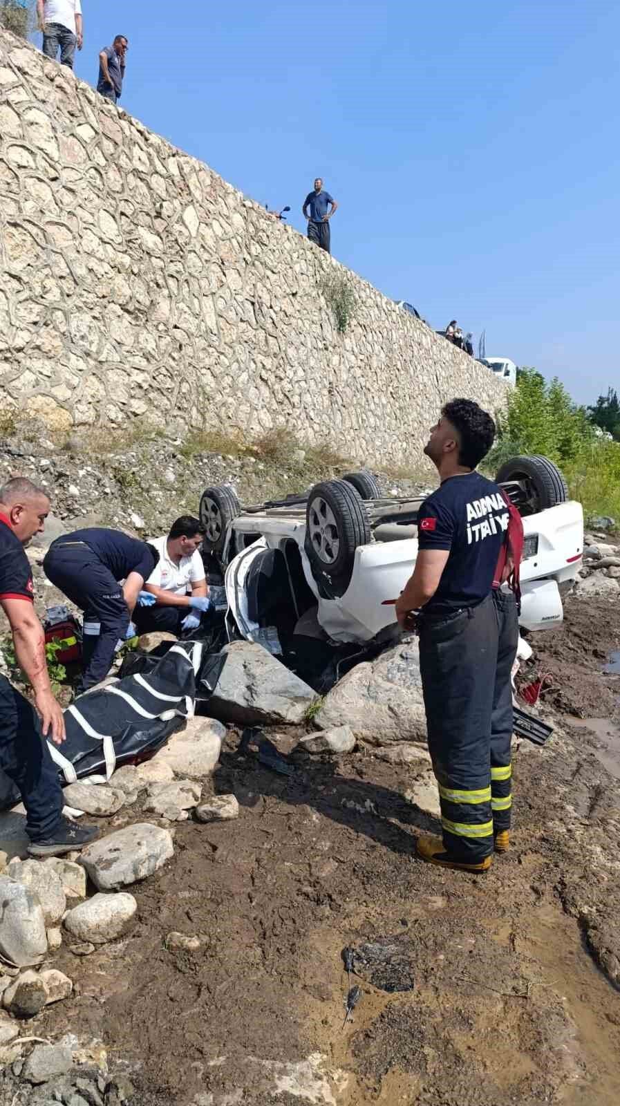 Adana’da Kontrolden Çıkan Otomobil Faciaya Neden Oldu: 2 Ölü, 1 Yaralı