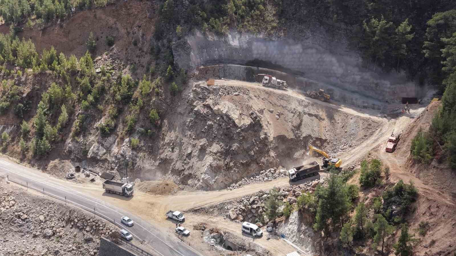 Adana’da 4 İlçeyi Heyecanlandıran Dev Proje Başladı! İlk Kazma Vuruldu
