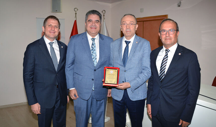 Ecz. Elekarışmaz, “ Eczacılıkta İstihdamın Artırılması İçin Var Gücümüzle Çalışıyoruz” 6