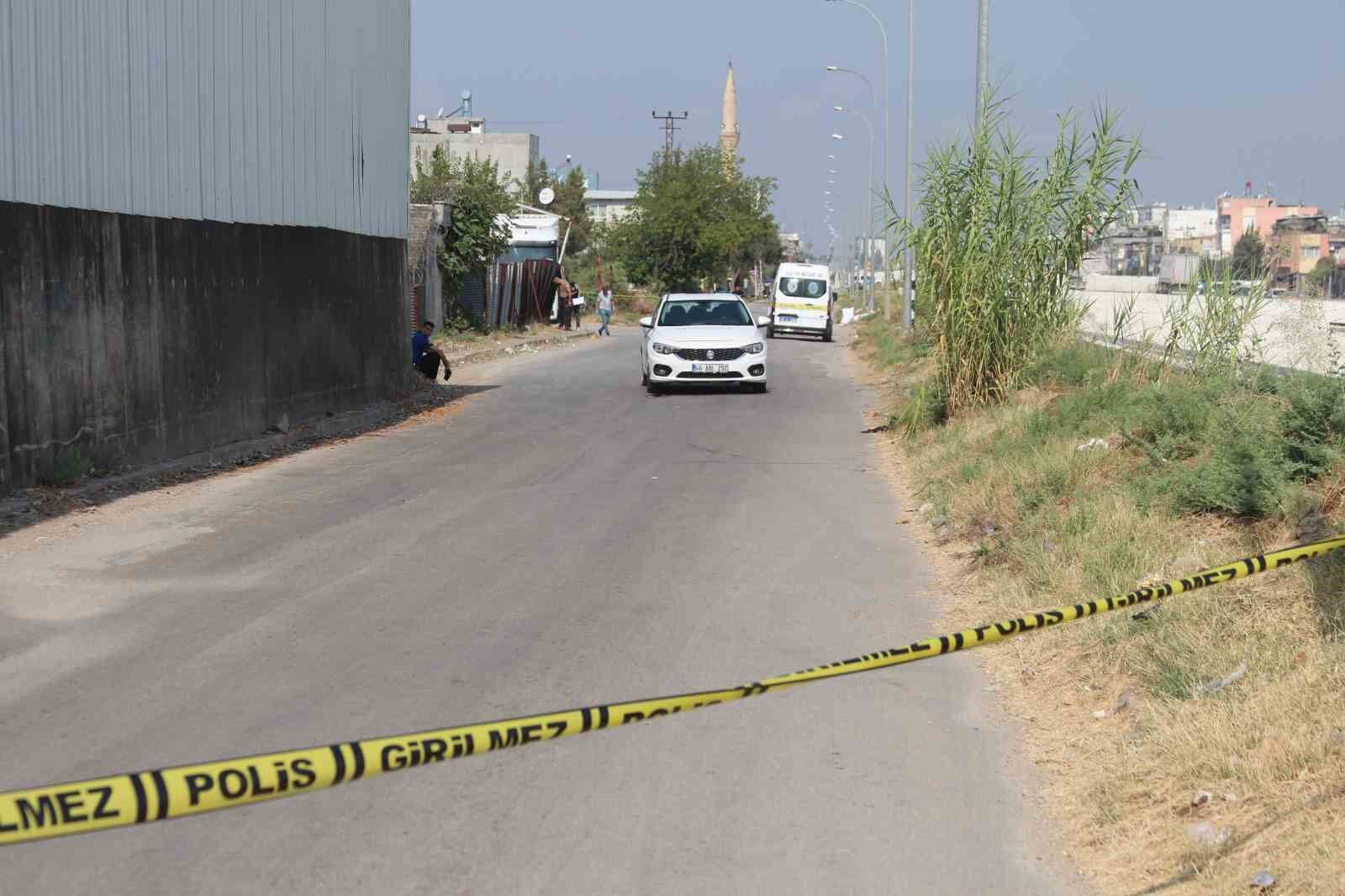 Adana'da Seyir Halindeki Araca Kurşun Yağdı!