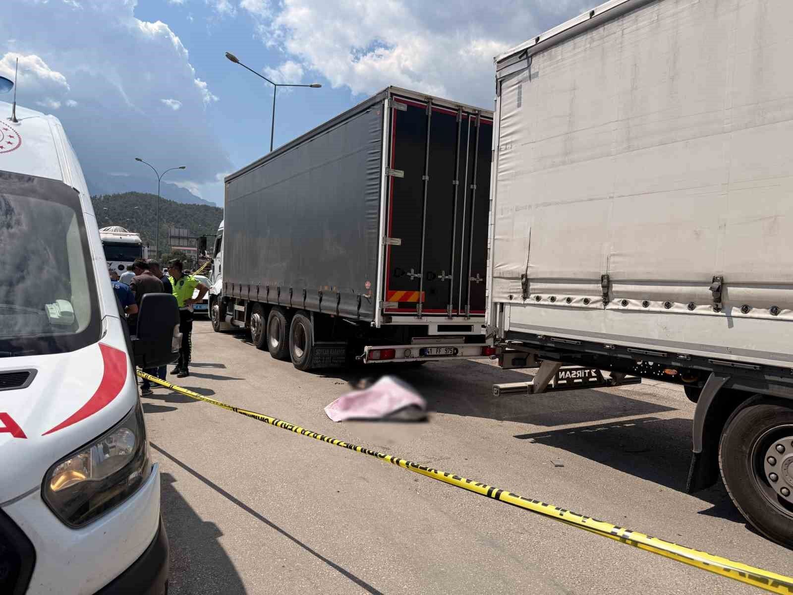 Adana Pozantı’da Feci Kaza! İki Tır Arasında Sıkışarak Can Verdi