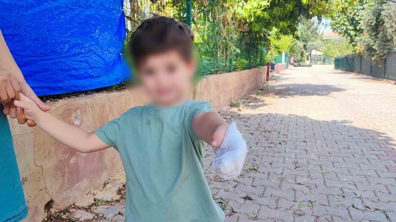 Adana’da 3 Yaşındaki Mustafa’nın Eli Taşların Arasında Sıkıştı!