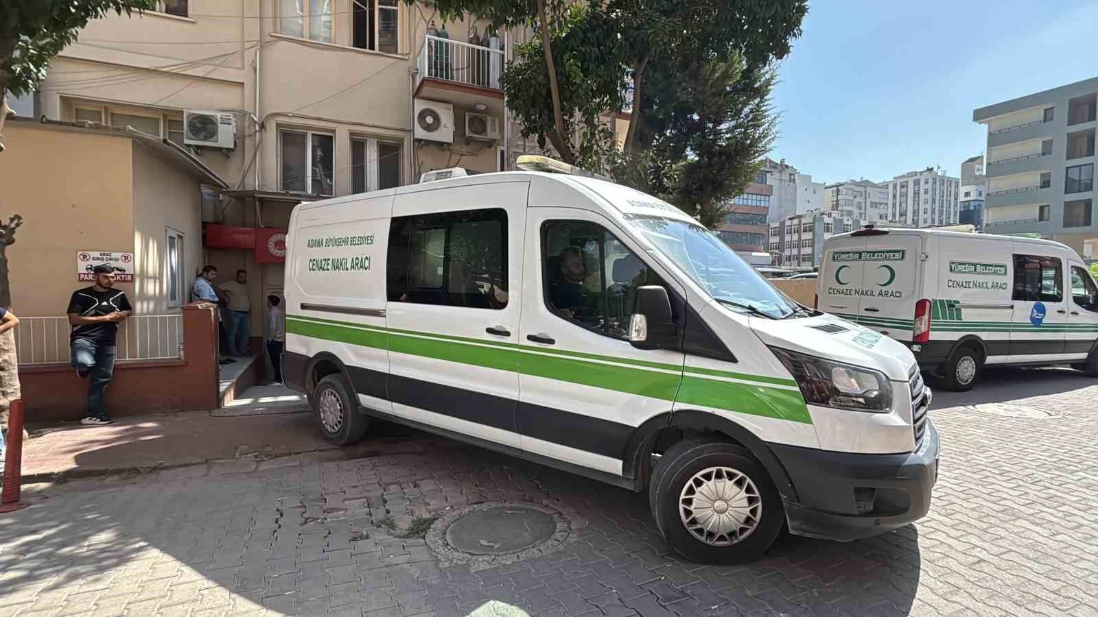 Adana’da Eski Eş Cinayeti: 2 Çocuk Annesi Kadının Cenazesi Adli Tıptan Alındı
