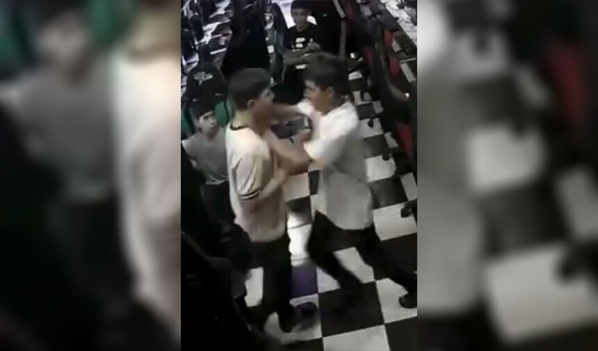‘ Akran Zorbalığı’ Kamerada! 5