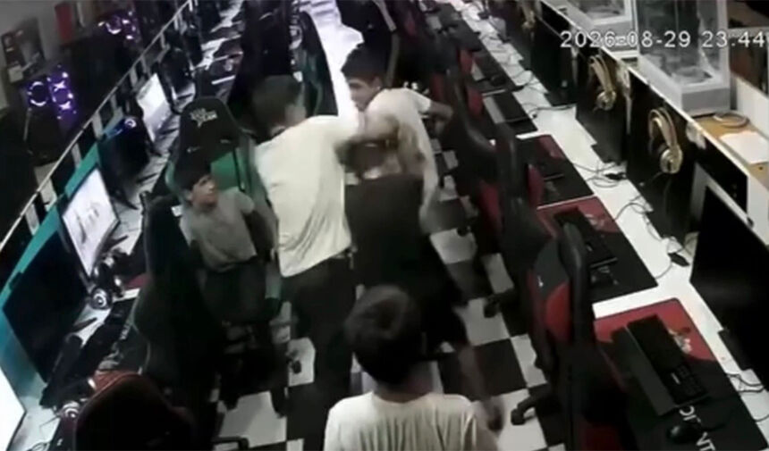 ‘ Akran Zorbalığı’ Kamerada! 6