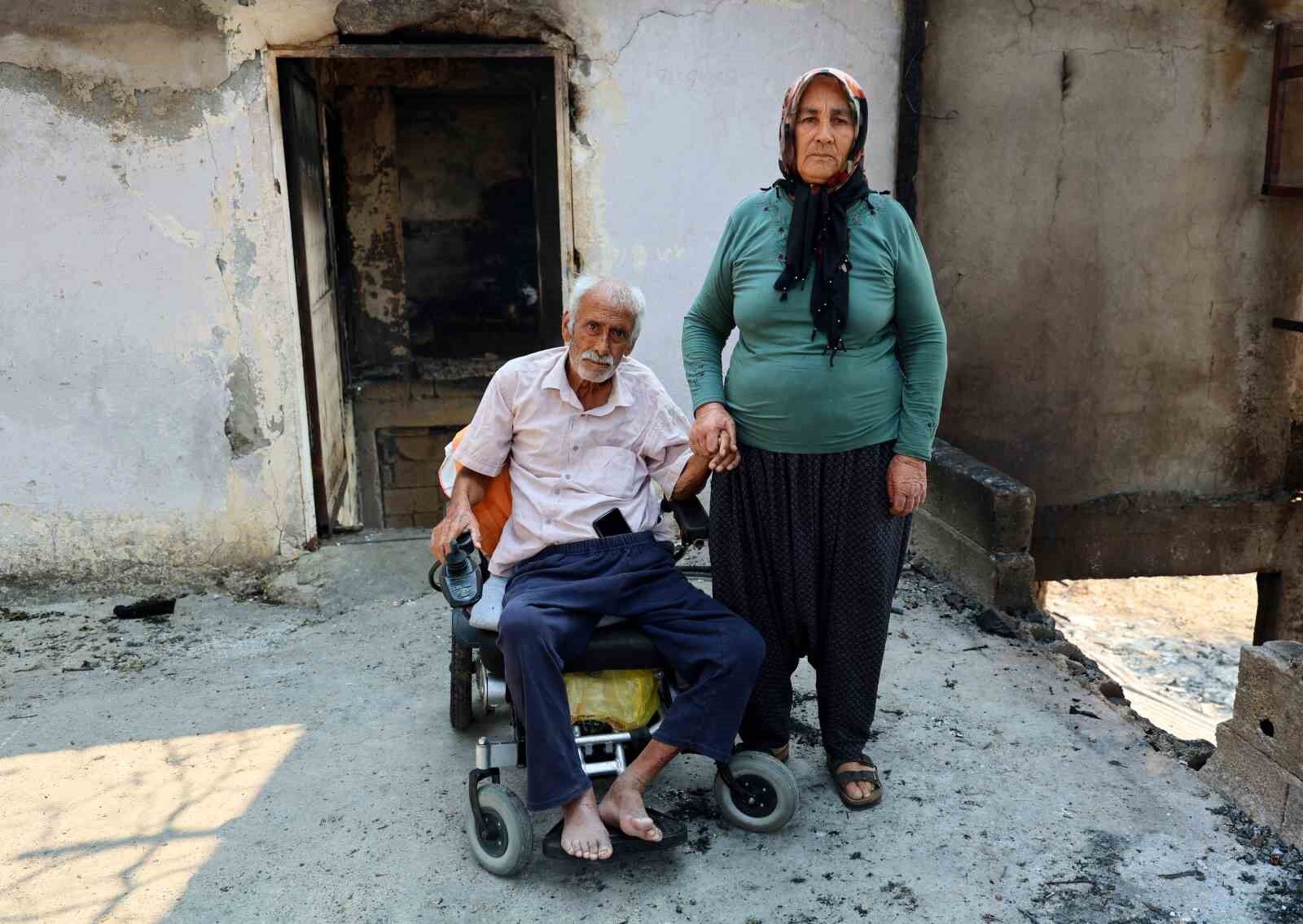 Canlarını Zor Kurtardılar, Hatıraları Küle Döndü!