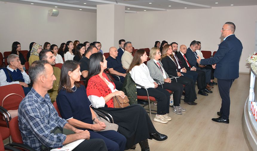 A D E O’dan ‘ Kurucu Felsefenin Evrimi Ve Atatürk’ Söyleşisi 5
