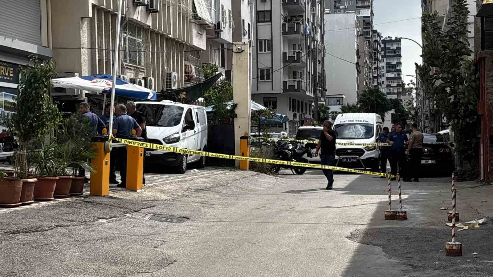 Adana’da İş Yeri Önünde Kanlı Saldırı: 1 Ölü, 1 Yaralı