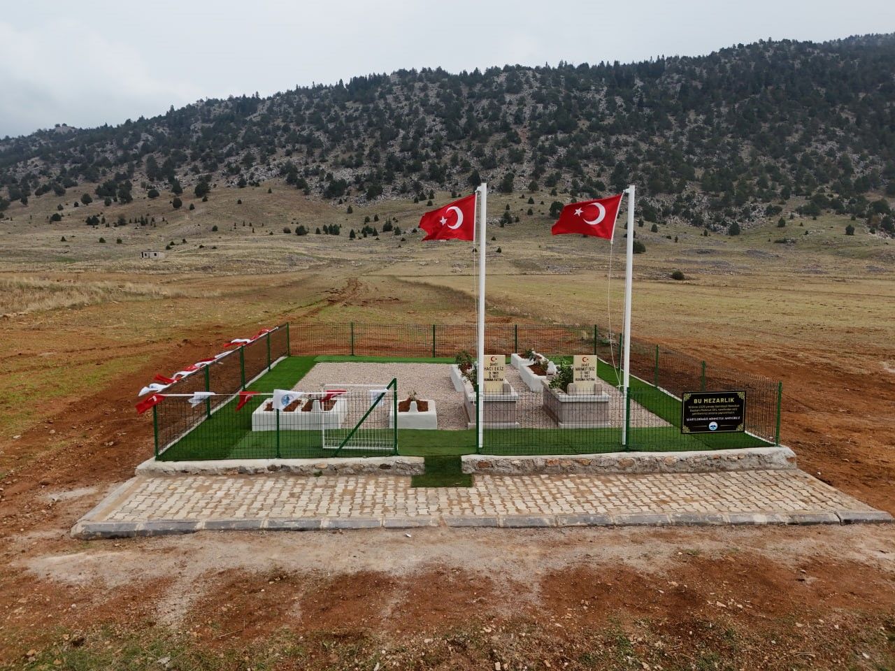 Adana’da İki Şehit Kardeşin Asırlık Mezarları Şehitliğe Dönüştürüldü