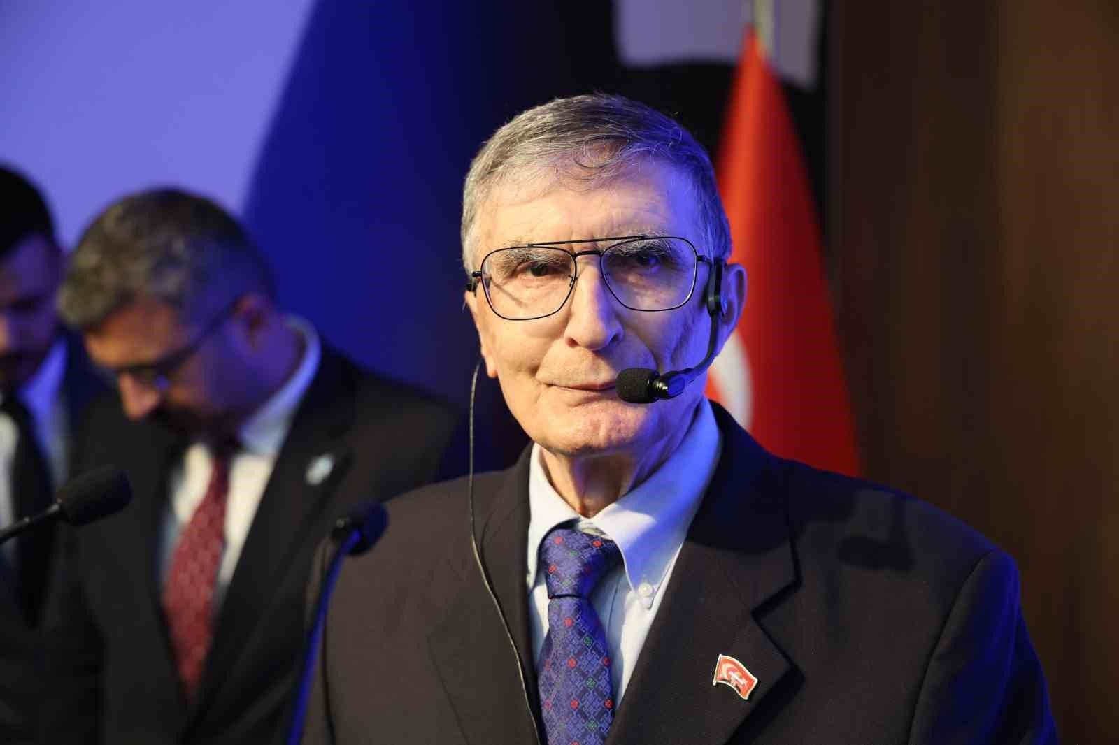 Aziz Sancar Adana’da Açıkladı: 70 Yıldır Çözülemeyen Bilimsel Sorunu Ekibiyle Çözdü